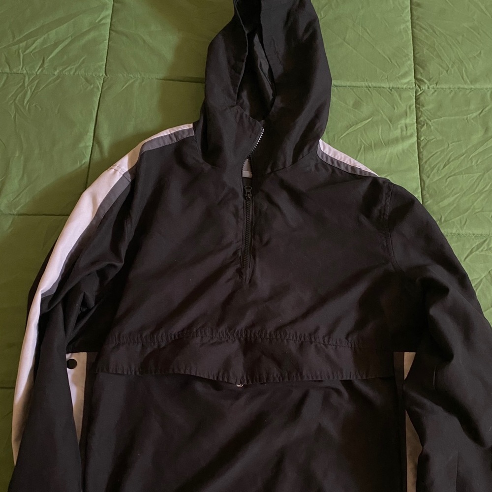 MENS WINDBREAKER IN BLACK